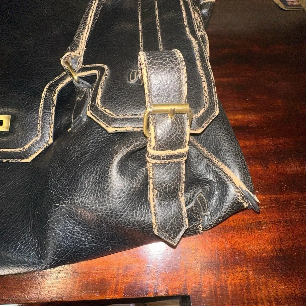 FINA FIRENZE TRAVEL DISTRESSED LEATHER MESSENGER BAG MANY POKETS .